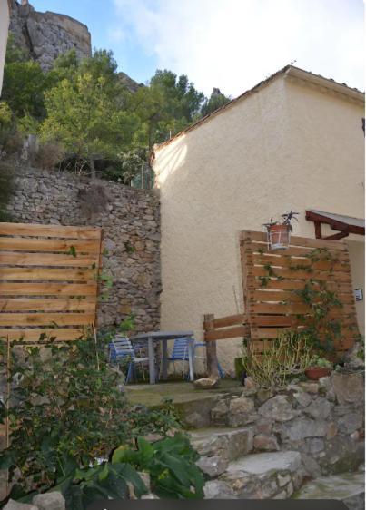 Gite Rue Tranquille Padern Экстерьер фото