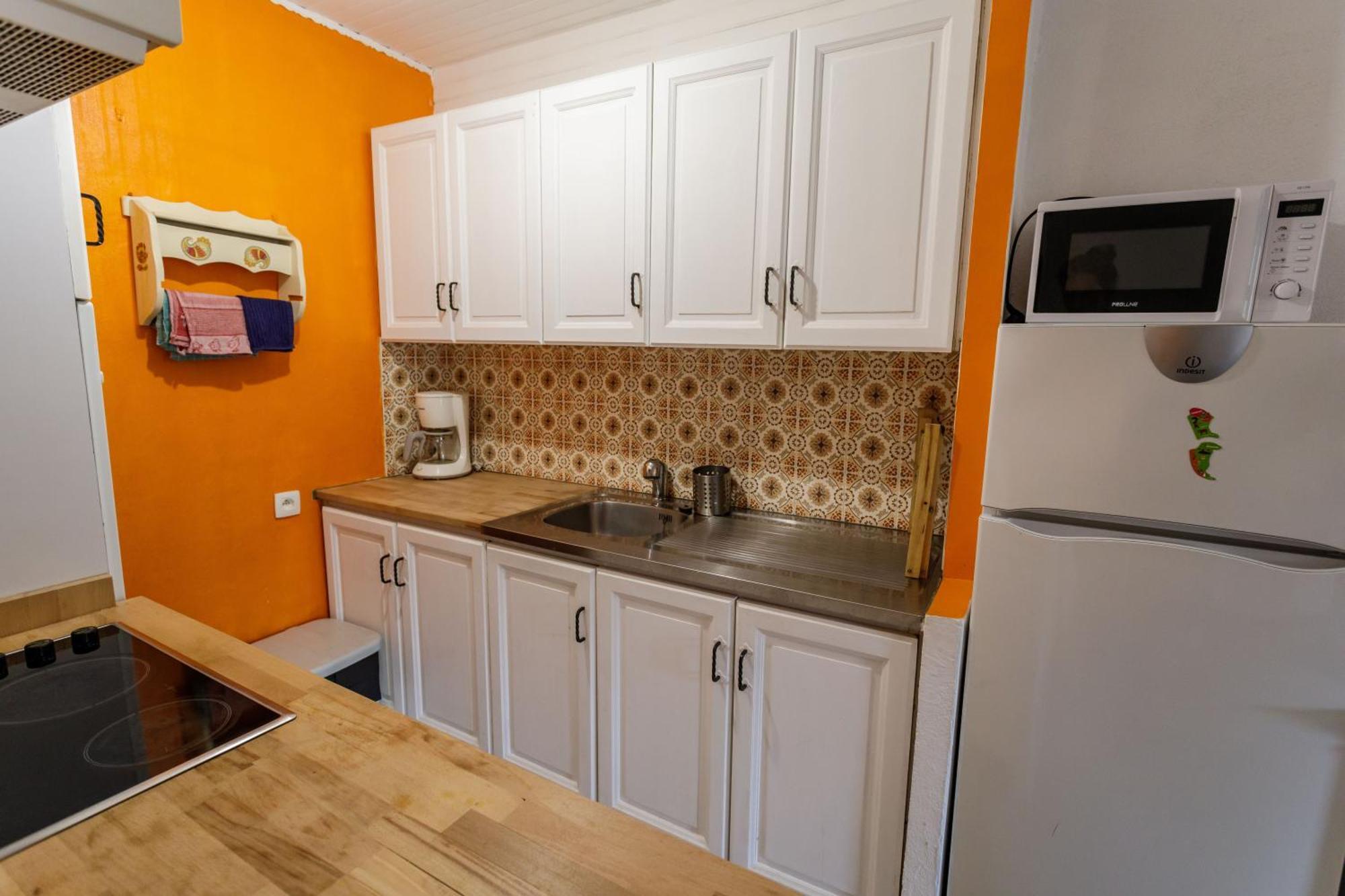 Gite Rue Tranquille Padern Экстерьер фото