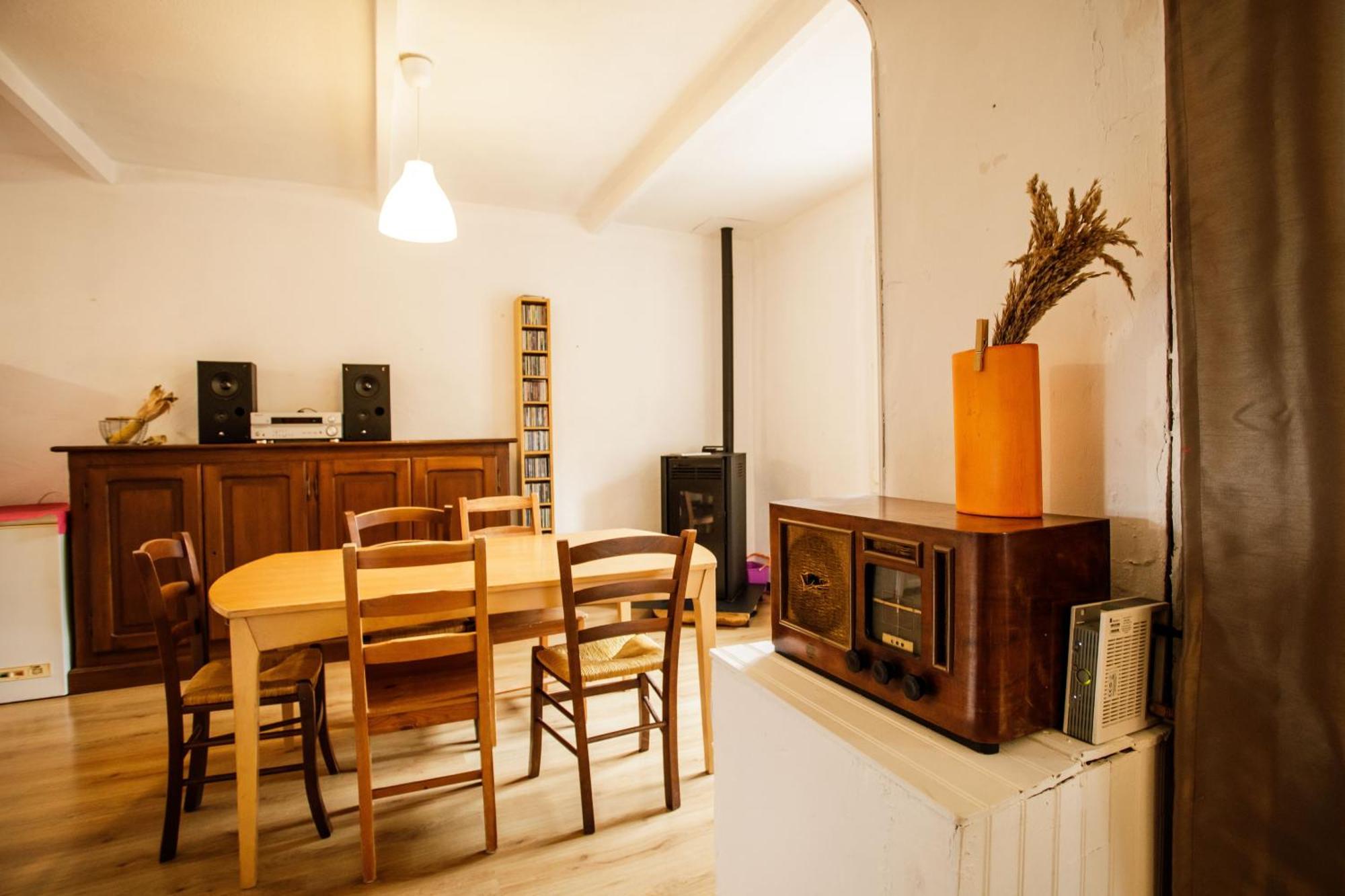 Gite Rue Tranquille Padern Экстерьер фото